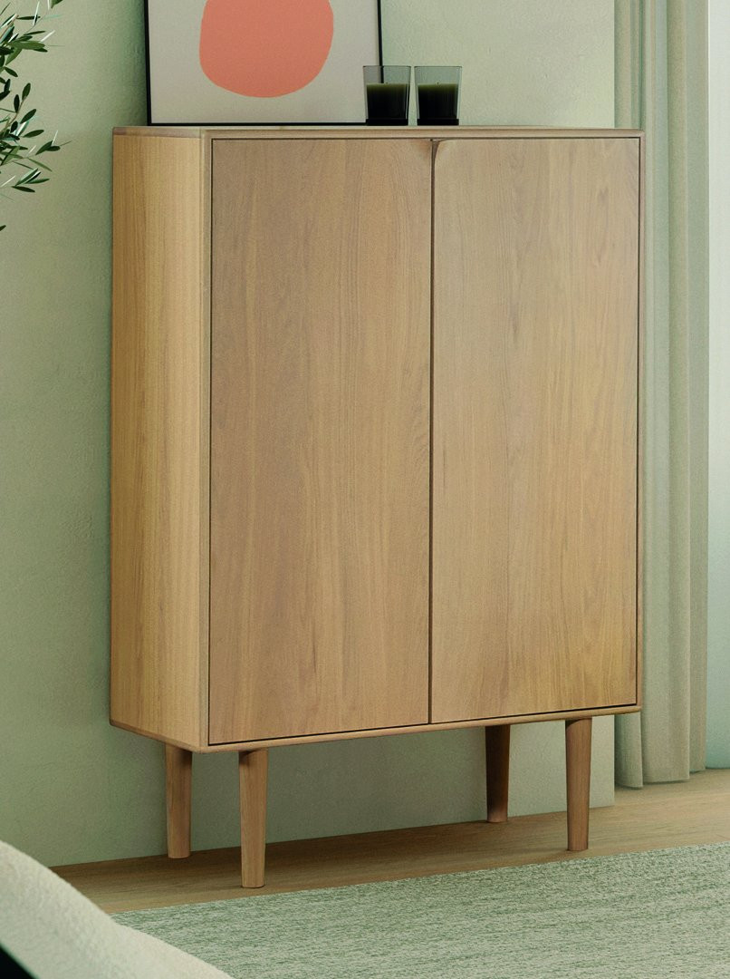 APARADOR ALTO DE MADERA IDEAL PARA SALÓN CON MUEBLES ESTILO NÓRDICO