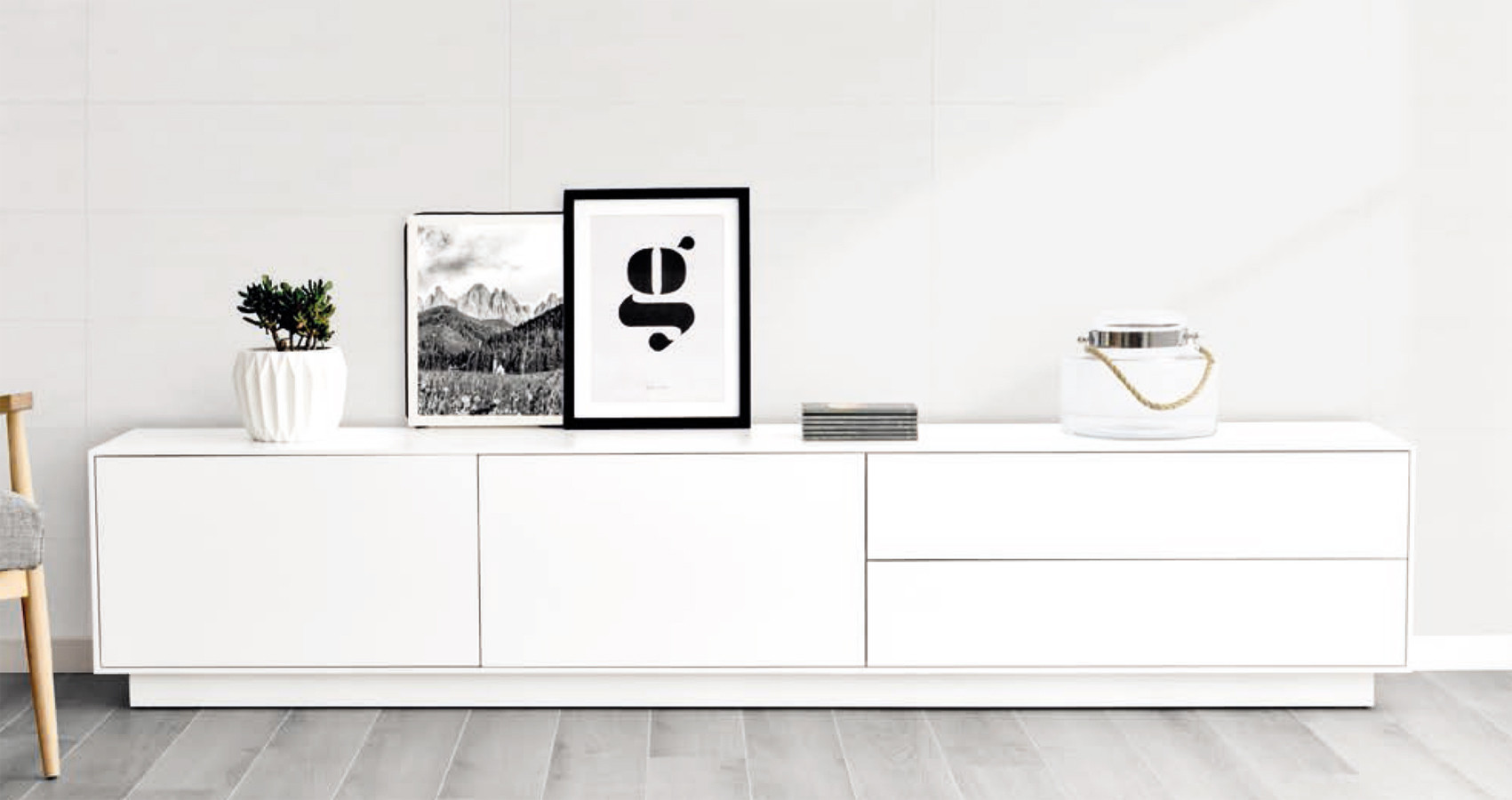 APARADOR BAJO O MESA DE TV CON PUERTAS Y CAJONES MADERA - ROBLE