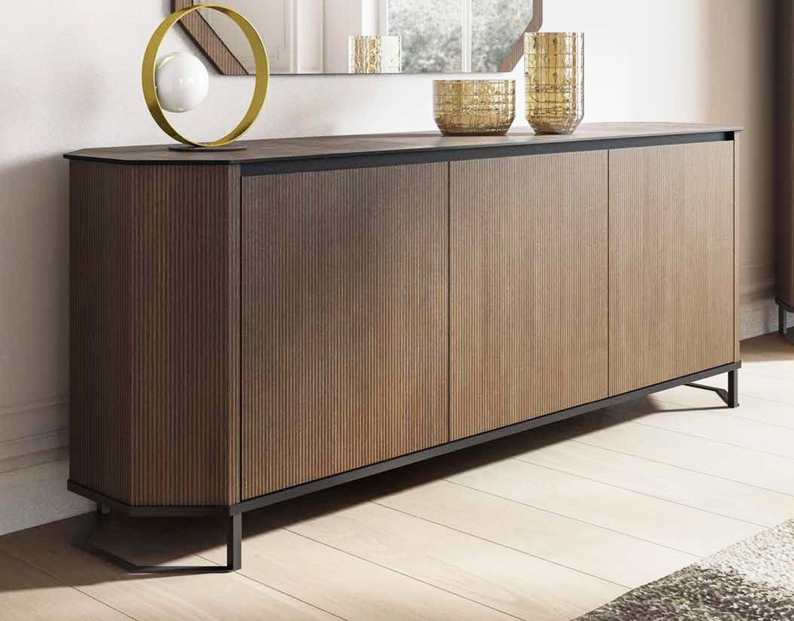 APARADOR DE DISEÑO MODERNO CON 3 PUERTAS Y BASE METÁLICA