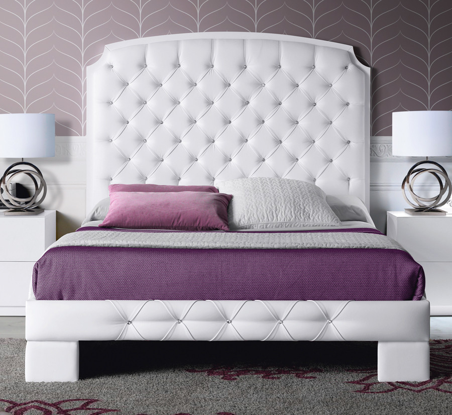 CAMA CON BANCADA TAPIZADA CAPITONÉ - DM