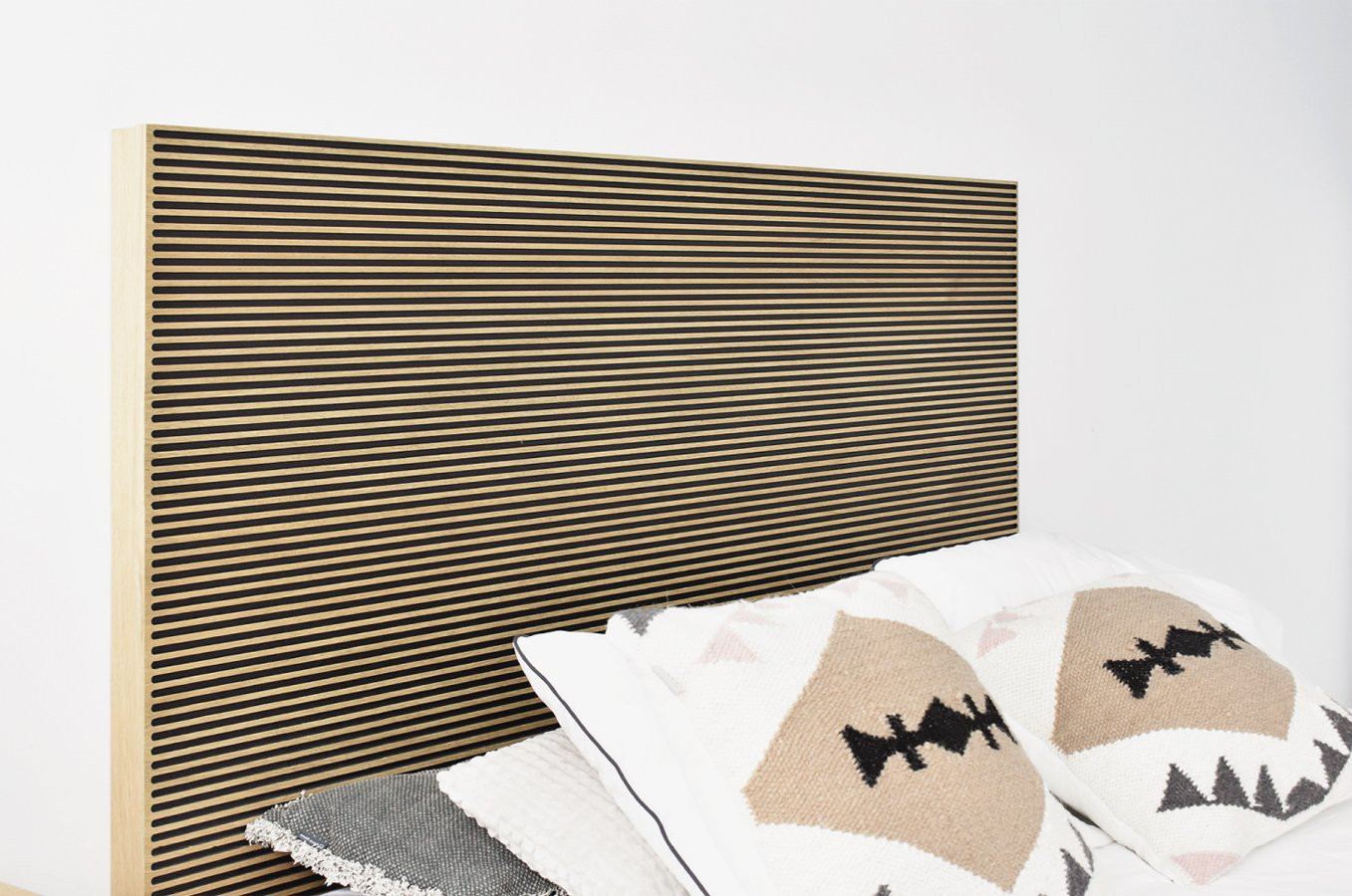 CABECERO DE CAMA MODERNO: ELEGANCIA CONTEMPORÁNEA EN ROBLE NATURAL