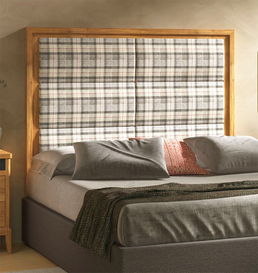 CABECERO DE CAMA CON PANEL TAPIZADO Y MOLDURA DE MADERA NATURAL