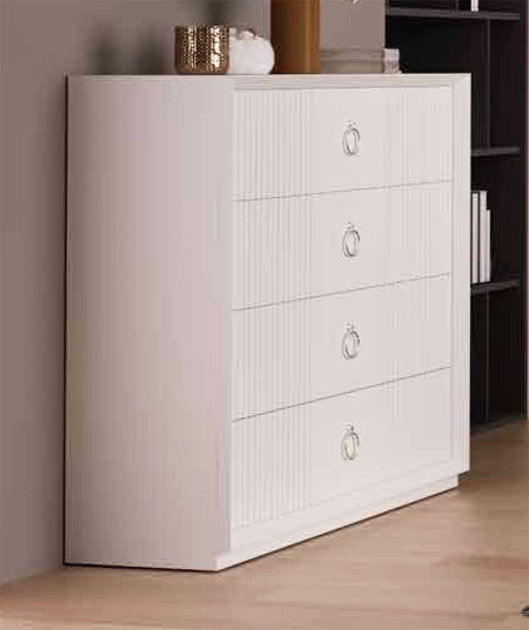 CÓMODA DE DORMITORIO CON AMPLIOS CAJONES: DISEÑO Y FUNCIONALIDAD