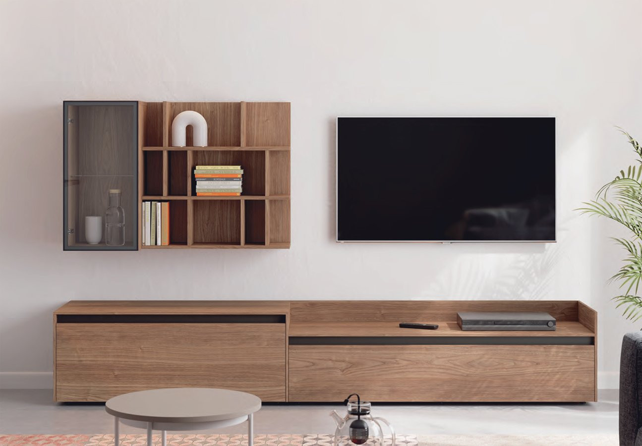 COMPOSICIÓN MODULAR PARA SALÓN CON PANEL DE ESTANTES Y VITRINA