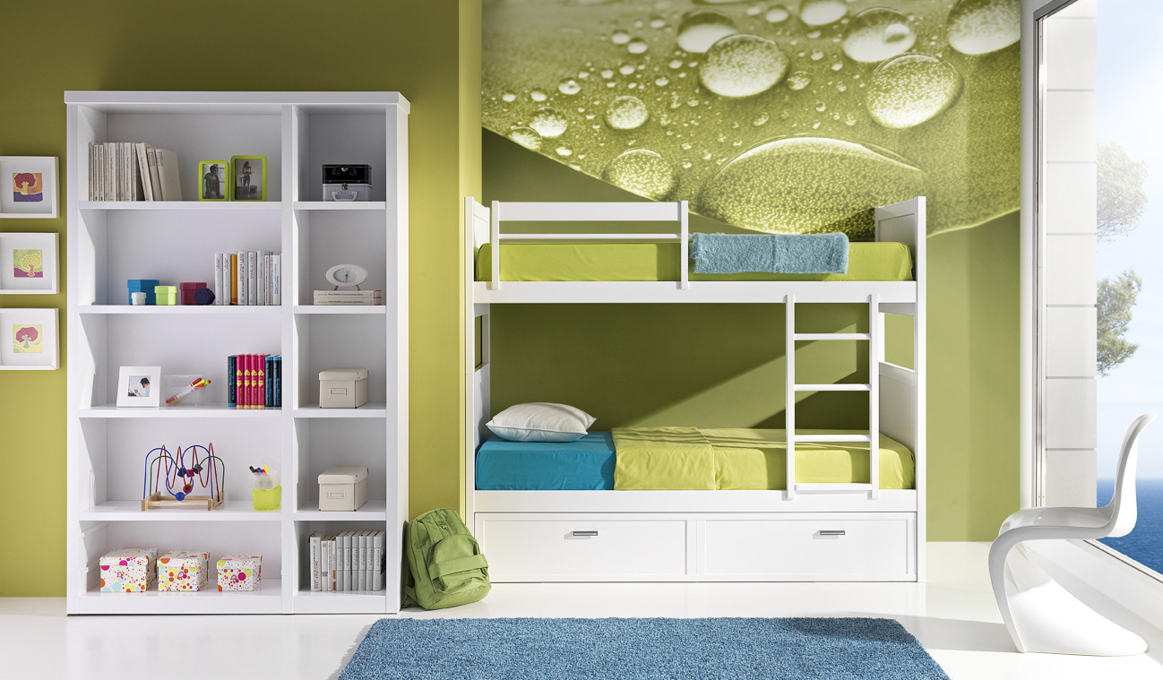 Dormitorio Infantil Con Litera De 3 Camas Y Libreria Con Baldas