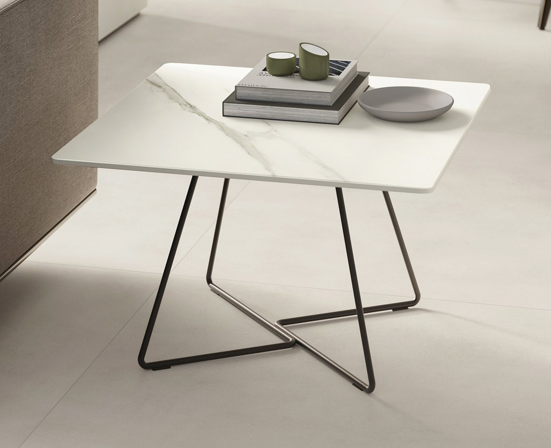 MESA AUXILIAR CON ENCIMERA DE GRES PORCELÁNICO Y BASE METÁLICA