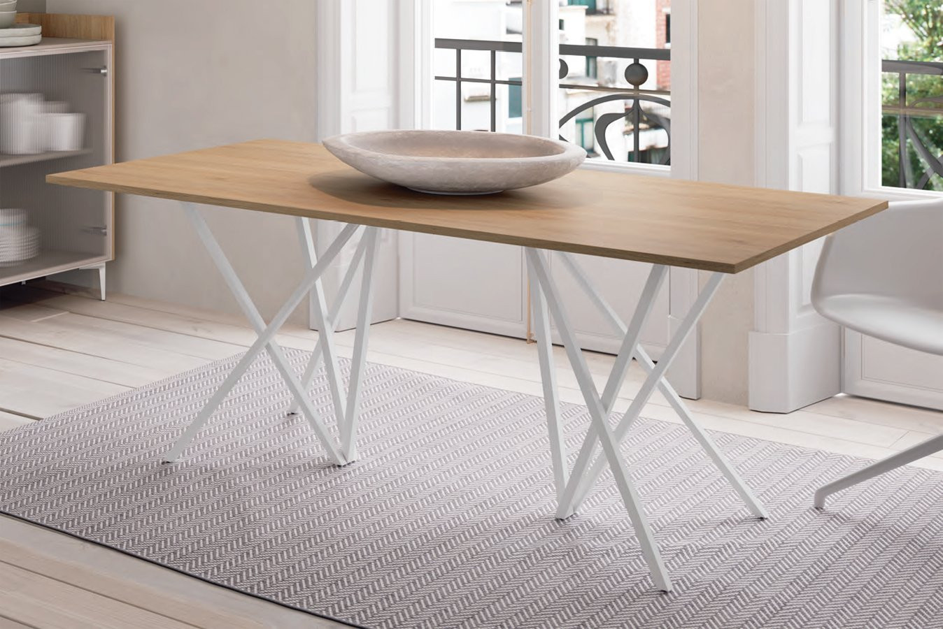 MESA DE COMEDOR MODERNA Y CON BASE METÁLICA IDEAL PARA TU SALÓN