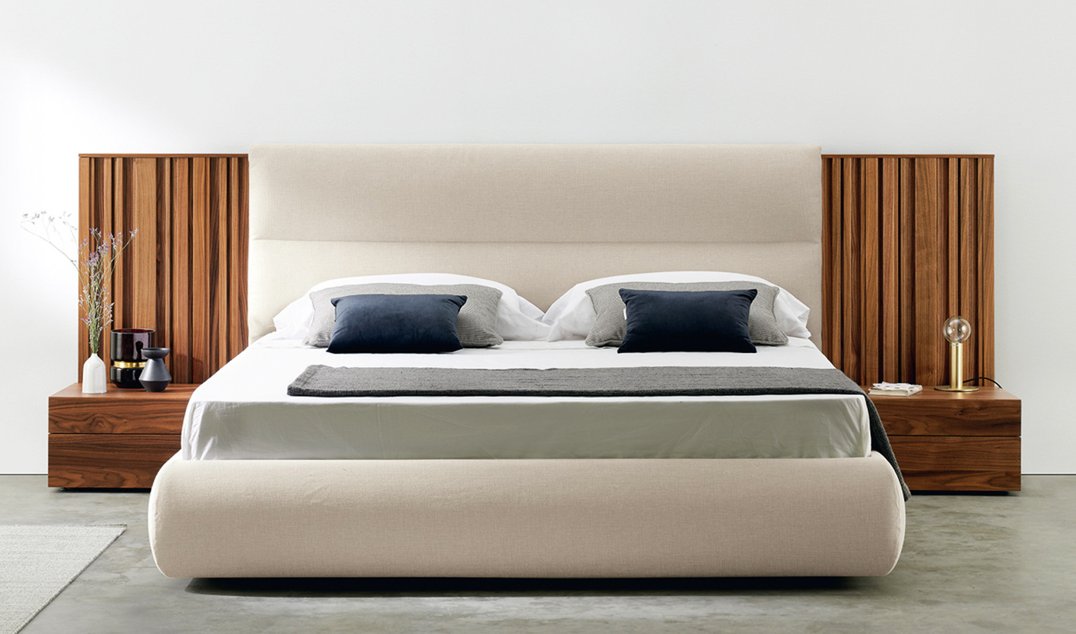 MUEBLES DE DORMITORIO DE DISEÑO CABECERO Y BAÑERA TAPIZADOS - DM