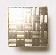 TIRADOR METÁLICO CON CUADRADOS 29 x 29 mm.