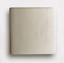 TIRADOR METÁLICO CUADRADO ACABADO NIQUEL 32 x 32 mm.