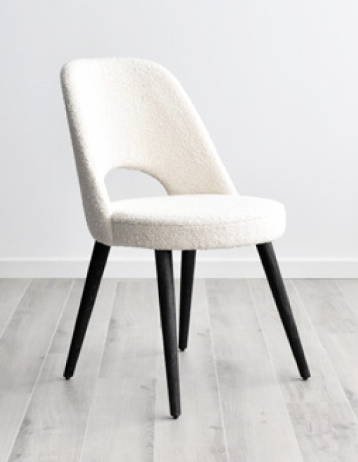 SILLA TAPIZADA PARA SALÓN COMEDOR Y CON LAS PATAS CÓNICAS - HAYA