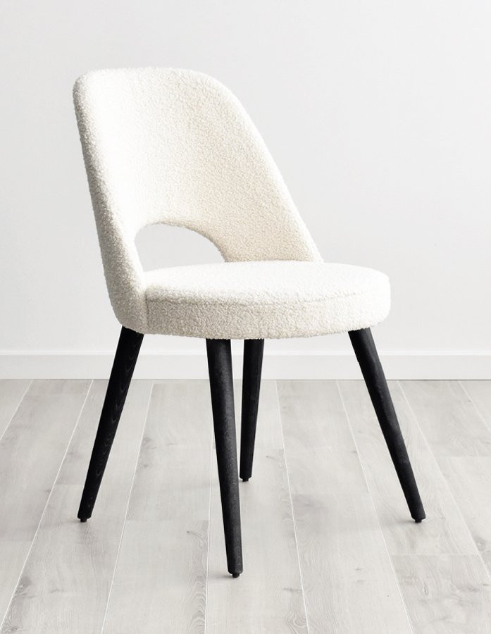 SILLA TAPIZADA PARA SALÓN COMEDOR Y CON LAS PATAS CÓNICAS - HAYA