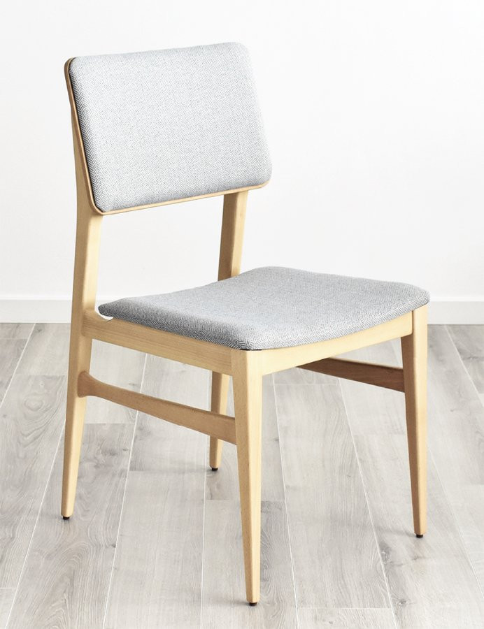 SILLA ESTILO ESCANDINAVO ASIENTO Y RESPALDO TAPIZADOS MADERA HAYA