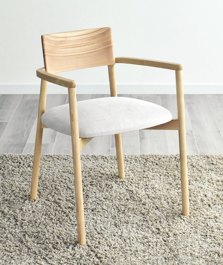 SILLÓN DE DISEÑO NÓRDICO RESPALDO Y ESTRUCTURA MADERA DE FRESNO