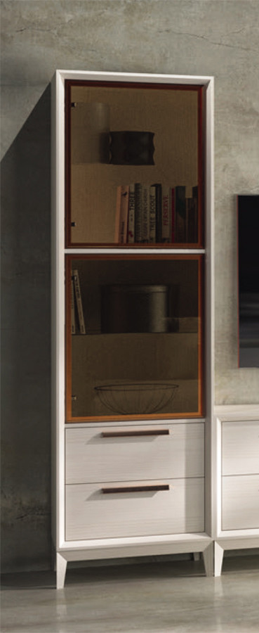 VITRINA ESTRECHA DE DISEÑO NÓRDICO EN MADERA NATURAL SOSTENIBLE