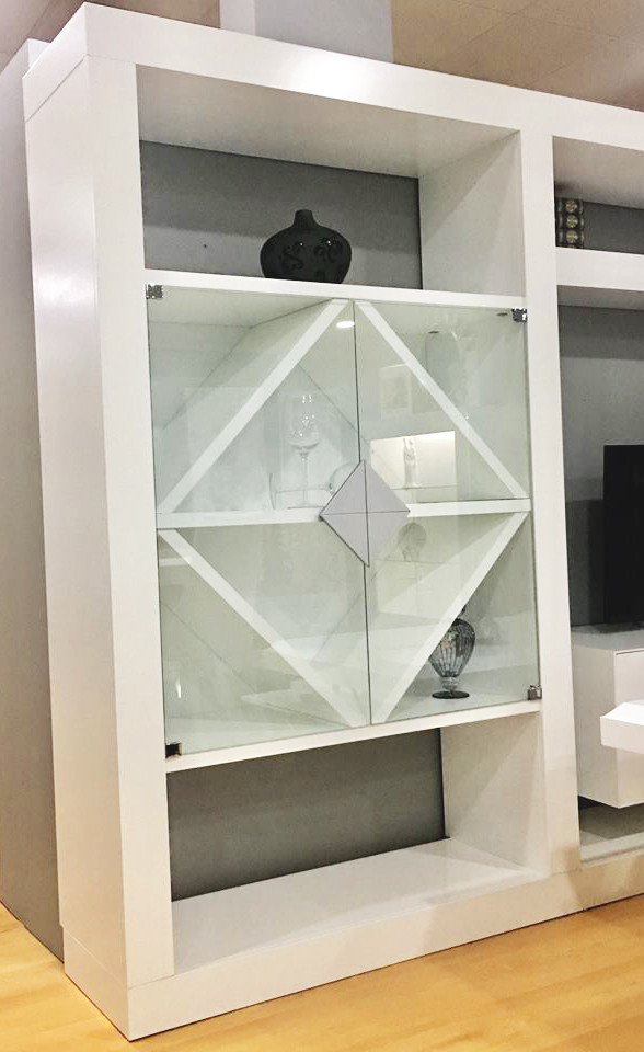 MUEBLE VITRINA BOTELLERO CON FORMA DE ROMBO - DM
