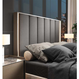 CABECERO DE DISEÑO MODERNO CON PANELES VERTICALES TAPIZADOS