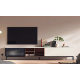 MUEBLE BAJO DE TELEVISIÓN CON PUERTA VITRINA Y ESTRUCTURA METÁLICA