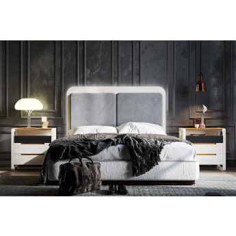 DORMITORIO MODERNO CON CABECERO TAPIZADO Y DOS MESITAS