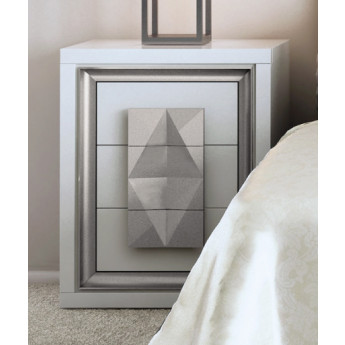 MESILLA DE NOCHE 3 CAJONES TIRADOR FORMA DE ROMBO - PINO