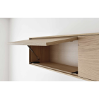 Detalle apertura puerta abatible mueble alto colgado con pistón hidráulico