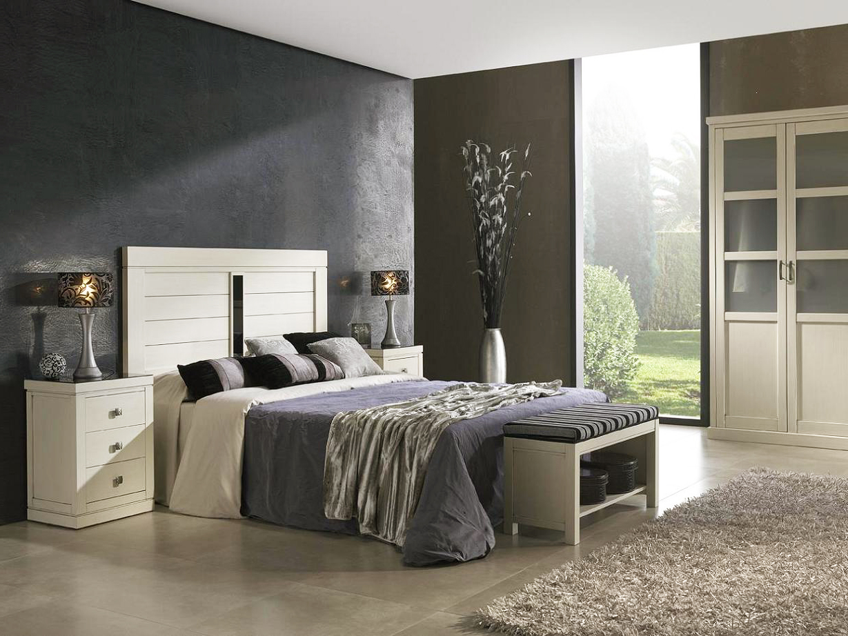Dormitorio lacado con detalle de cristal en madera de haya. Vía tudecora.com