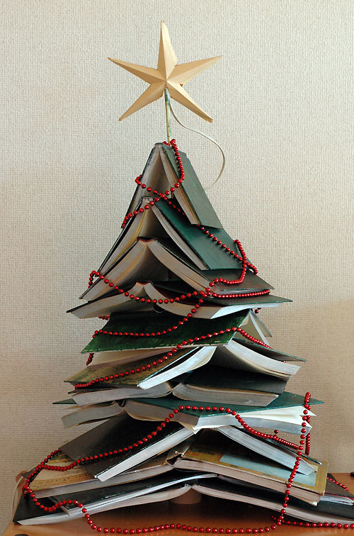 Vía Books-Christmas-Tree