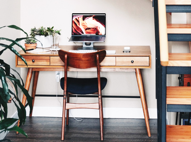 MUEBLES Y DECORACIÓN EN MADERA NATURAL. UNA TENDENCIA AL ALZA.